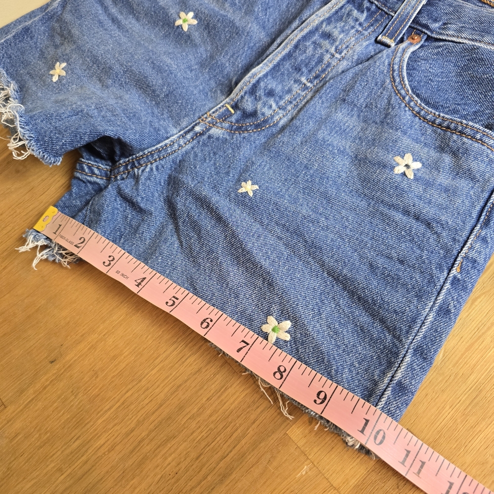 Levi's Ribcage High Waisted Jean Short Embroidered Daisy Short 24 - Picture 14 of 15